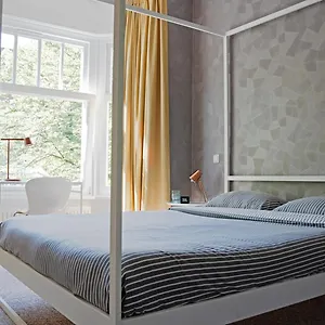https://authentic-amsterdam-bed-and-breakfast-rai.utrechthotels.net