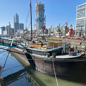 https://rooms-on-water.utrechthotels.net